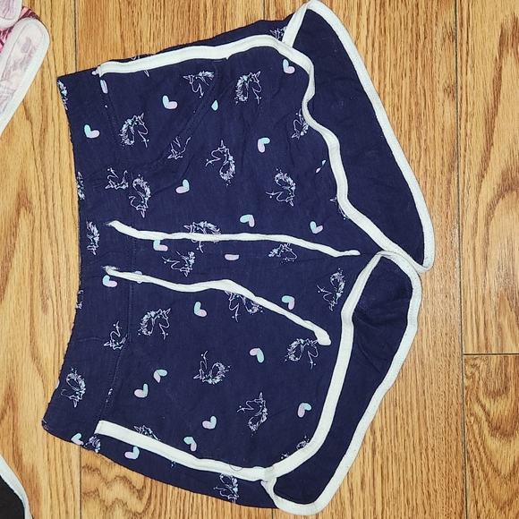 Justice bundle of 5 pieces girl 2  tshirts and 3 shorts pants. Size 10 - Picture 4 of 4